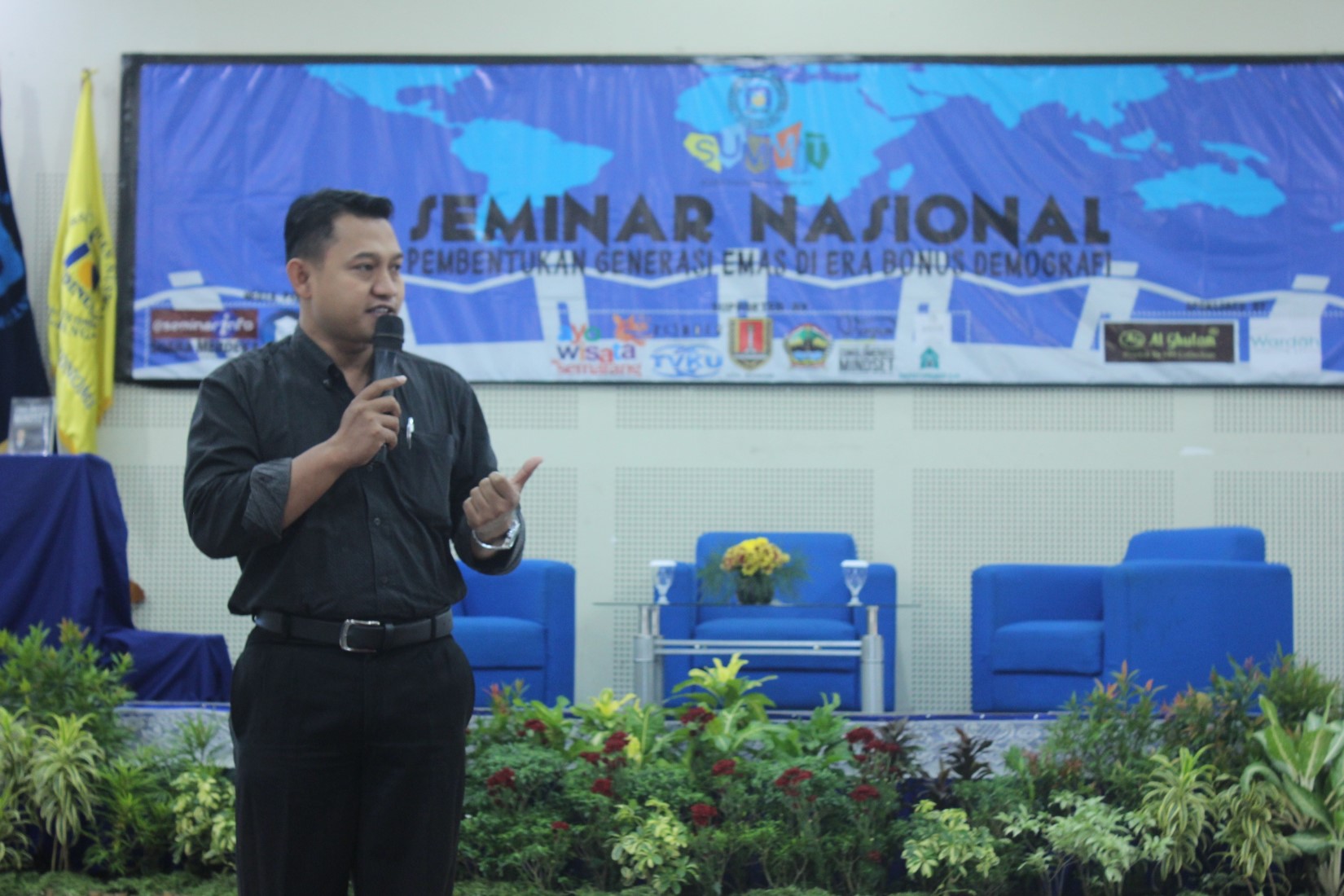 Hari 2 - Seminar Nasional dimoderatori oleh Pak Heri Pamungkas selaku wakil direktur TVKU Semarang